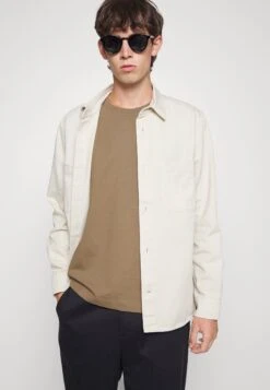 ARKET Basic T-Shirt - Khaki 9 ARKET Basic T-Shirt - Khaki -ARKET OUTLET 040a77c546da4330b25054c6728275dc