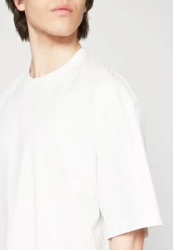 ARKET Basic T-Shirt - White -ARKET OUTLET 0d332f6e7bb444cba386543090f9754a