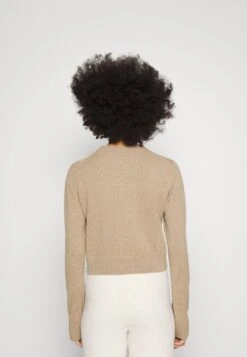 ARKET Pyjama Top - Beige 8 ARKET Pyjama Top - Beige -ARKET OUTLET 0d7fba13e4f446f9ac3ccbde14b0f9e2