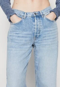 ARKET Relaxed Fit Jeans - Blue 9 ARKET Relaxed Fit Jeans - Blue -ARKET OUTLET 13e24ee2a1ac4d2f9fb9d83b867c551e