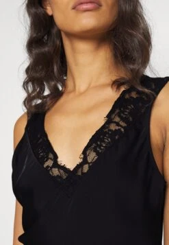 ARKET Blouse - Black 11 ARKET Blouse - Black -ARKET OUTLET 20766a93f87546f38898e979d88e9b76