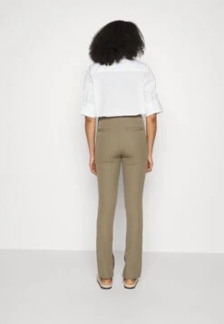 ARKET Trousers - Khaki 11 ARKET Trousers - Khaki -ARKET OUTLET 30796ba119794ddf9ade79b0c34b3efc