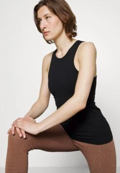 ARKET Top - Black 11 ARKET Top - Black -ARKET OUTLET 3ddc1c4b1d714c77845242c5704adc8a