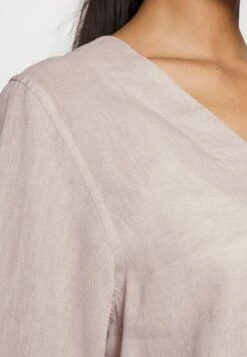 ARKET Pyjama Top - Beige 11 ARKET Pyjama Top - Beige -ARKET OUTLET 3e6a1fdc5ff24f4c8df6fd25dd860ee8