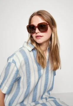 ARKET Beach Accessory - Blue/White 9 ARKET Beach Accessory - Blue/White -ARKET OUTLET 42bd3b0ecdfb403c85aa68829e423645