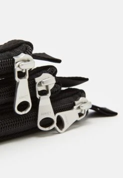 ARKET Case Dalarna Recycled Unisex Set - Wash Bag - Black -ARKET OUTLET 8359a73aeaba405abc5f53b076d30c31