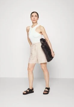 ARKET Shorts - Natural 10 ARKET Shorts - Natural -ARKET OUTLET 96d0b96682e64adeb833c09e1f6e1c58