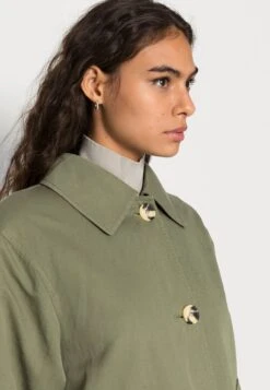 ARKET Classic Coat - Khaki 9 ARKET Classic Coat - Khaki -ARKET OUTLET 9ade91e1461e496c8fde170bc58e30d3