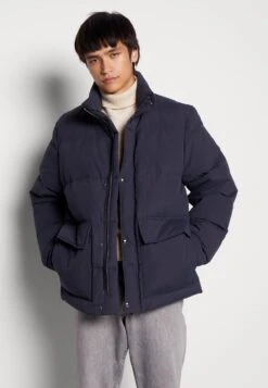ARKET Down Jacket - Navy -ARKET OUTLET 9e7077c6314343d9bebfb5ec29b00d95