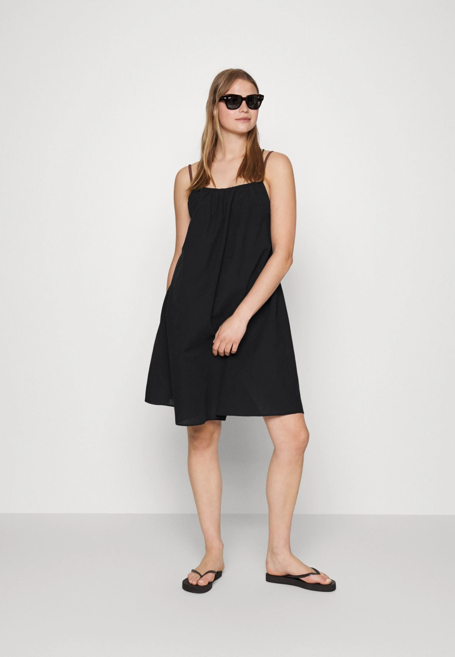 ARKET Beach Accessory - Black Dark 2 ARKET Beach Accessory - Black Dark - Image 2