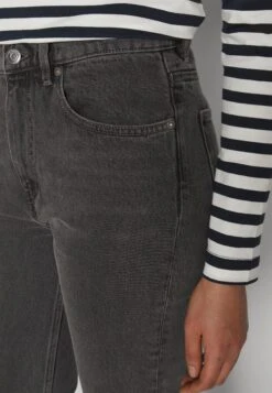 ARKET Straight Leg Jeans - Vintage Black -ARKET OUTLET a267bdf24a9e44f5ab3c49a12762ef7b