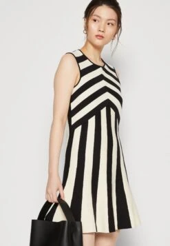 ARKET Jumper Dress - Jumper Dress -ARKET OUTLET a68d1ae39f2f4bceace200363175860e