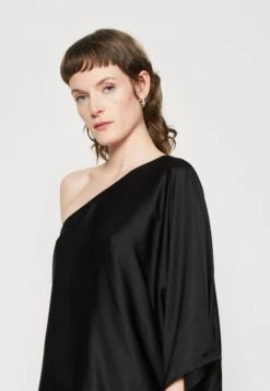 ARKET Hop Assymtric - Blouse - Black -ARKET OUTLET a6fc4491217849a6a6599b9dded708ea