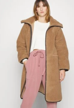 ARKET Training Jacket - Dark Beige 10 ARKET Training Jacket - Dark Beige -ARKET OUTLET ae2f4df610c54719be98605fb34afa12