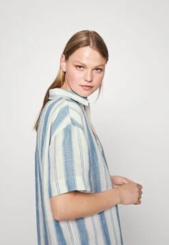 ARKET Beach Accessory - Blue/White 11 ARKET Beach Accessory - Blue/White -ARKET OUTLET b602a0937d434e5383ea14c9e7514076