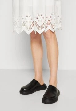 ARKET A-Line Skirt - White 9 ARKET A-Line Skirt - White -ARKET OUTLET bcdcfe56dda54ab7972c6fc9bf5707aa