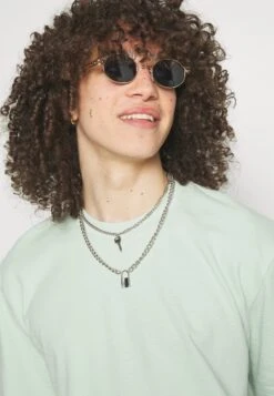 ARKET Basic T-Shirt - Green -ARKET OUTLET cbad8e75bfa34d7c94b57fe2b9df54e3