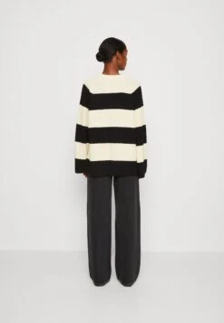 ARKET Jumper - Black 8 ARKET Jumper - Black -ARKET OUTLET dfe642dbb573409a931e562fc969755b