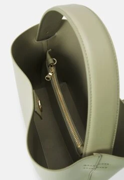 ARKET Across Body Bag - Green -ARKET OUTLET e17b6eb44679419e84cb24929498523c