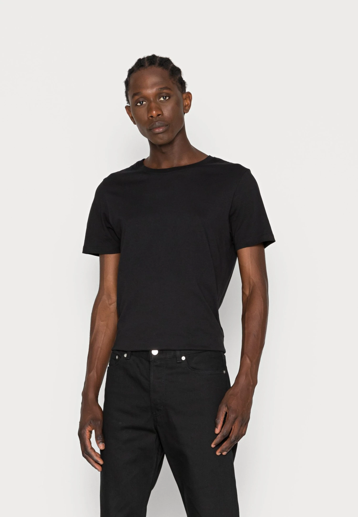 ARKET Relaxed Fit Jeans - Black 1 ARKET Relaxed Fit Jeans - Black