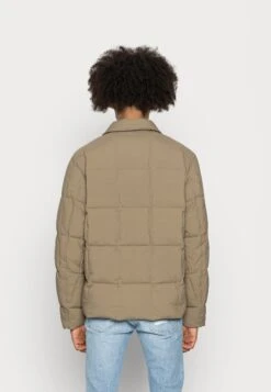 ARKET Winter Jacket - Khaki Green 7 ARKET Winter Jacket - Khaki Green -ARKET OUTLET e8d295693c7d4bb3b59fe7df3975596e