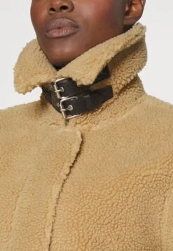 ARKET Fleece Jacket - Beige -ARKET OUTLET f3459e3b4de34c77aac867d050363d78